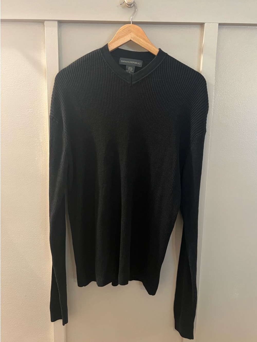 Banana Republic Men's Black Ribbed V-Neck Sweater 100% Silk